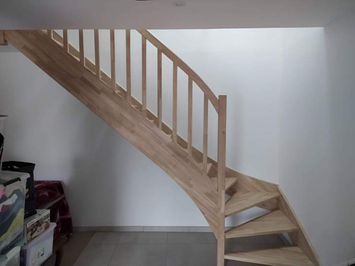 Escalier demi-tournant bas