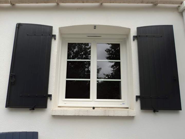 Nous installons une large gamme de volets.